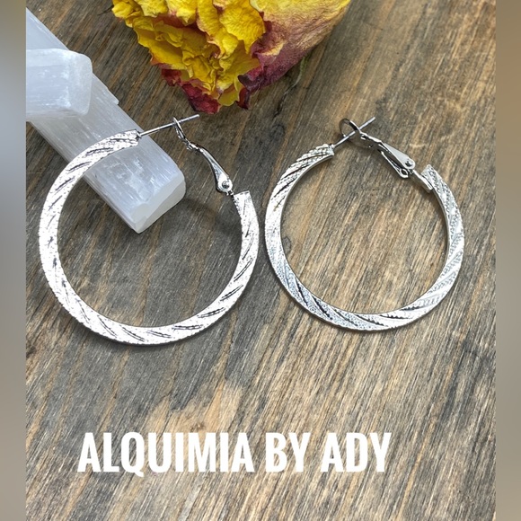Alquimia Jewelry - Bohemian statement silver classic medium hoops earrings Star dust finished